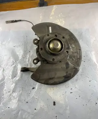 BMW 7 E38 Front wheel hub spindle knuckle