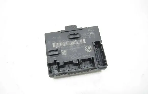 Volkswagen Tiguan Door control unit/module 5Q0959393E 5Q0959393B
