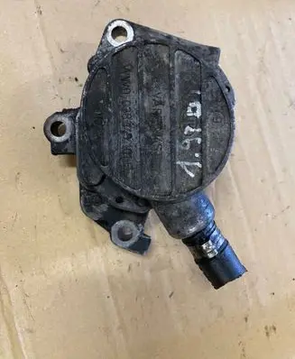 Audi A3 S3 8L Vacuum pump 038145101
