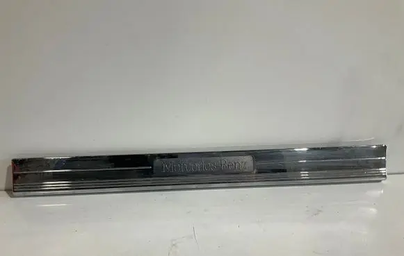 Mercedes-Benz CLS C219 Side skirt front trim A2196800135