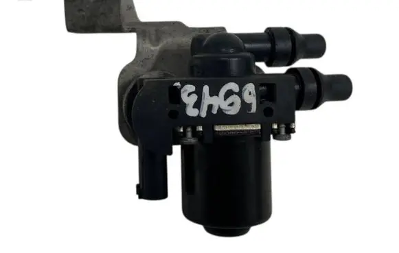 BMW X5 F15 Coolant heater control valve 8517589 1147412226