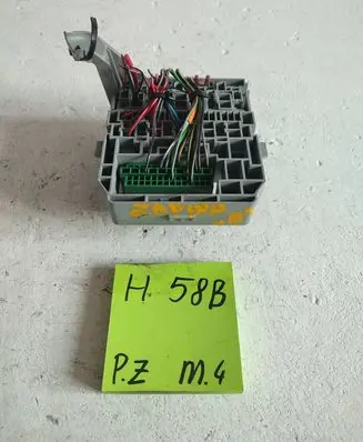 Opel Zafira B Fuse box set 93363150