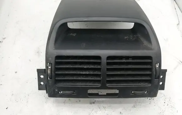 Suzuki Grand Vitara II Dash center air vent grill 7382165J0