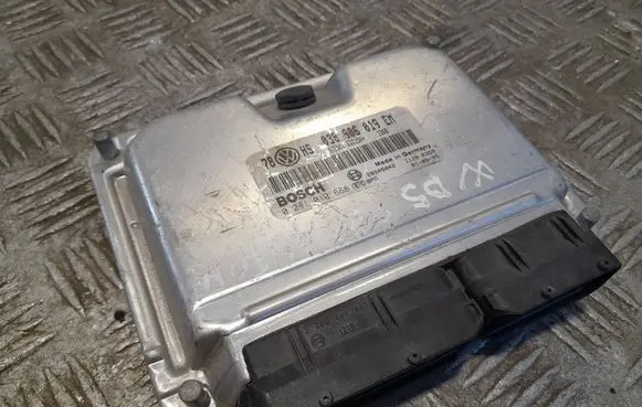 Volkswagen PASSAT B5.5 Engine control unit/module 038906019EM 0281010668 28SA5042