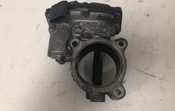 Toyota Avensis T270 Throttle valve 346567201 10378517