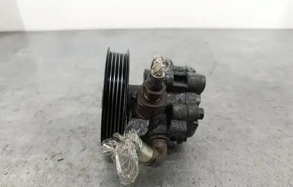 Toyota Avensis T250 Power steering pump 