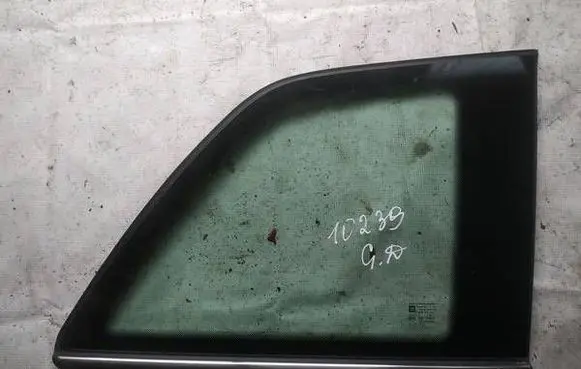 Opel Zafira B Rear side window as2