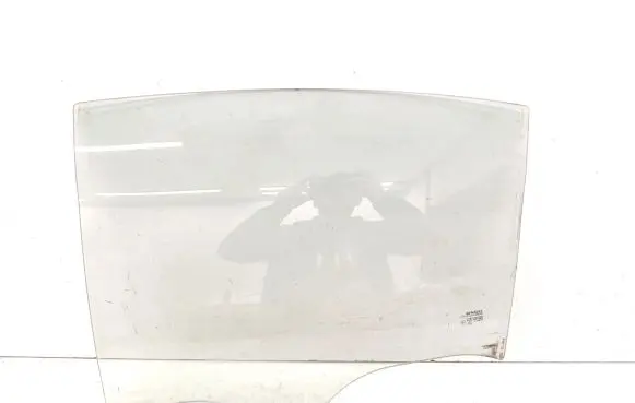 Renault Laguna III Rear door window glass 43R001582 AS2 M3236