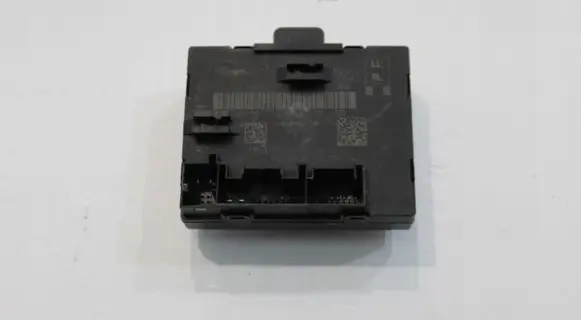 Volkswagen PASSAT B8 Door control unit/module