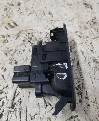 Nissan Qashqai Electric window control switch