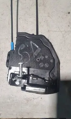 Toyota Auris E180 Rear door lock A084219