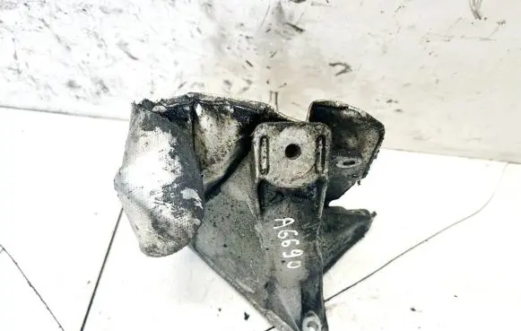 Volkswagen PASSAT B5 Engine mounting bracket