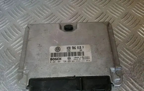 Volkswagen PASSAT B5 Engine control unit/module 038906018P 0281001720