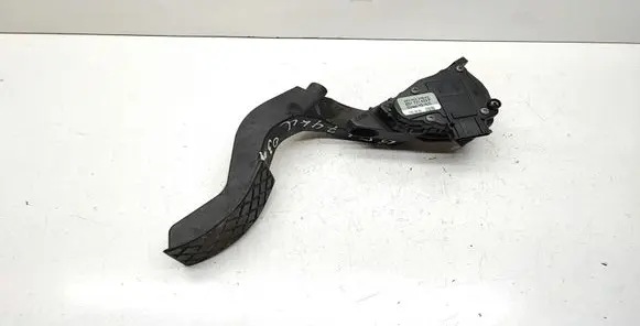 Volkswagen PASSAT B5.5 Accelerator throttle pedal 8D1721523F