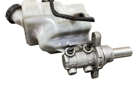 Brake fluid reservoir