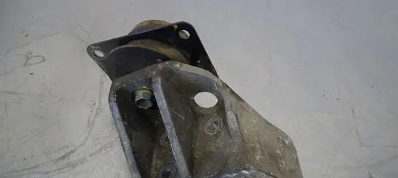 Suzuki SX4 Engine mount vacuum valve 