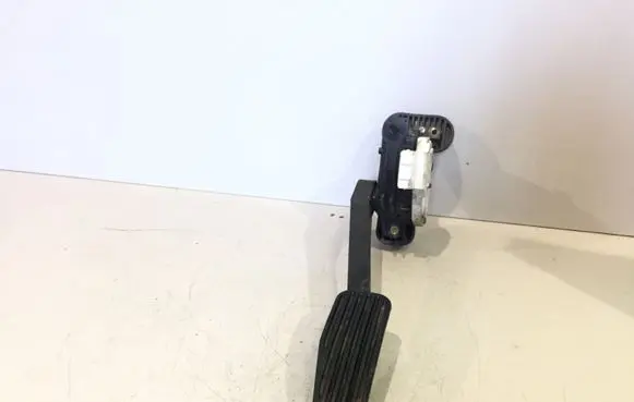 Volvo XC70 Accelerator throttle pedal 6PV00853700 30636003
