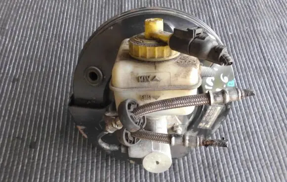 Skoda Octavia Mk1 (1U) Brake booster 1J1614105AA