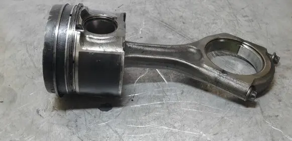 Subaru Outback Piston with connecting rod
