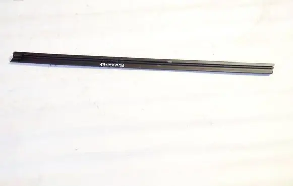 Skoda Superb B6 (3T) Front door glass trim molding czup83t0837470