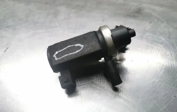 Audi A6 S6 C5 4B Turbo solenoid valve 8D0906627