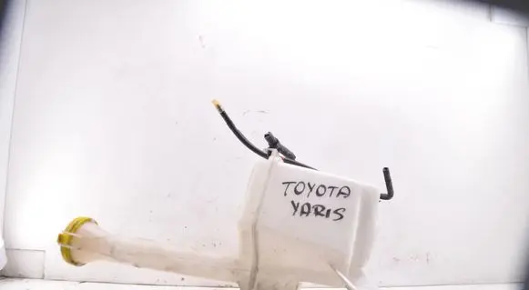 Toyota Yaris Windshield washer fluid reservoir/tank 