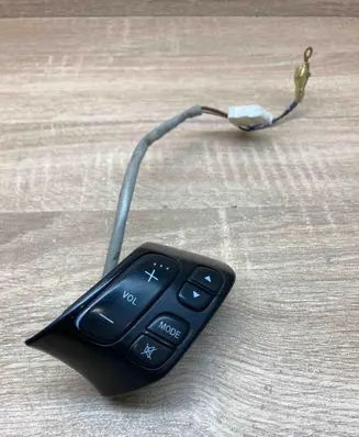 Toyota Avensis Verso Steering wheel buttons/switches 15B0530010