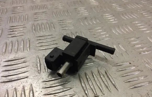 Renault Captur Turbo solenoid valve 8200603558 70134300
