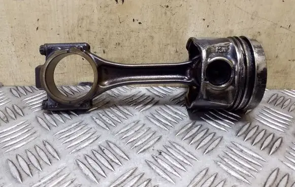Volkswagen PASSAT B8 Piston with connecting rod 79L121 03LA