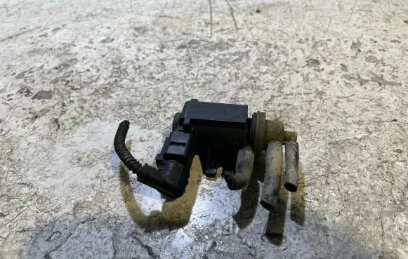Volkswagen Touran II Turbo solenoid valve 1K0906627B