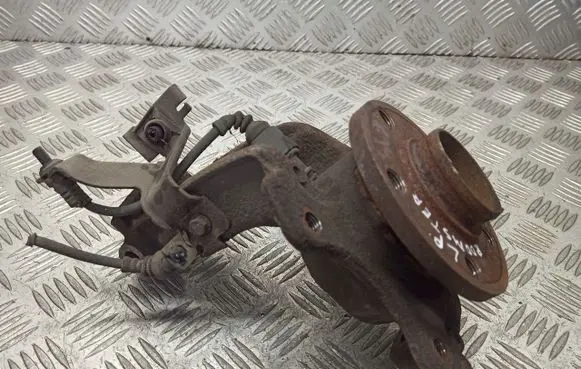 Skoda Roomster (5J) Front wheel hub spindle knuckle