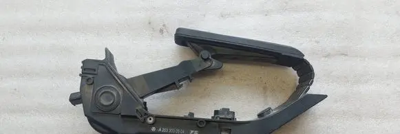 Mercedes-Benz C W203 Accelerator throttle pedal A2033000504 2203010001