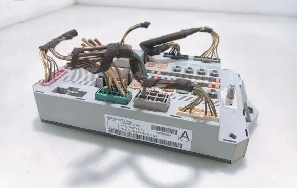 Jaguar XF X250 Fuse module 9X2314D628AC