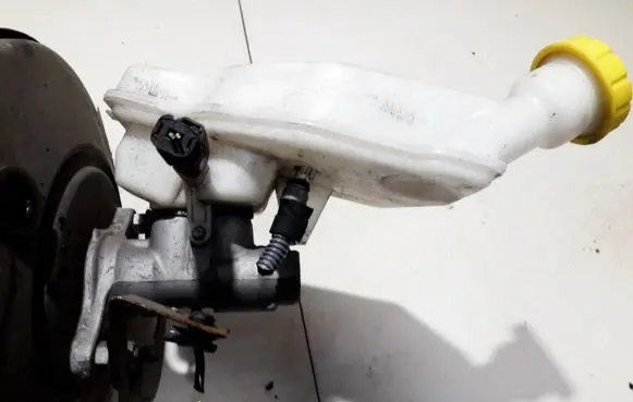Peugeot 208 Master brake cylinder 32069745