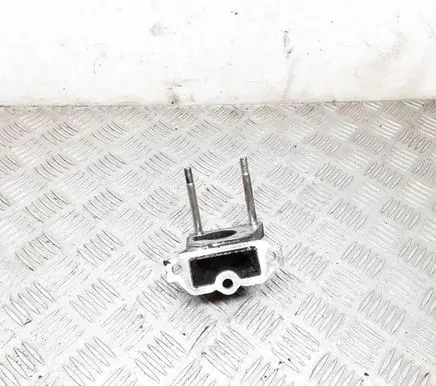 Toyota Avensis T270 Engine mounting bracket