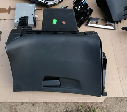 Citroen C4 II Picasso Glove box