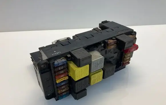 Mercedes-Benz CLK A209 C209 Fuse module 2095450001 5DK00848510 A2095450001