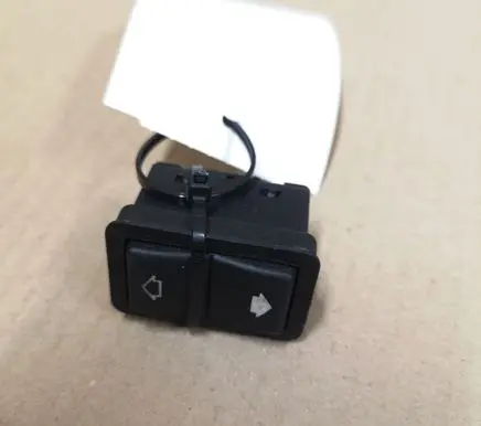 BMW 5 E39 Electric window control switch 8368974