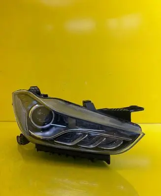 Maserati Ghibli Headlight/headlamp 04J4-T1