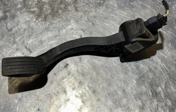 Citroen C4 II Accelerator throttle pedal 9671434080