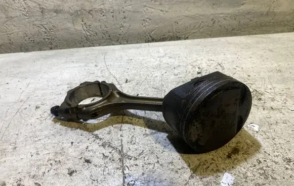 Dodge Caliber Piston with connecting rod