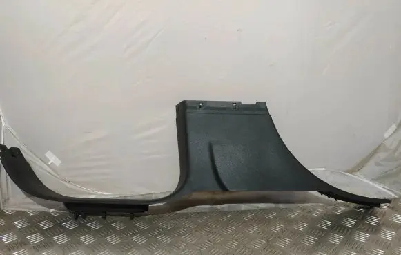 (B) pillar trim (bottom)