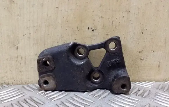 Honda CR-V Engine mounting bracket