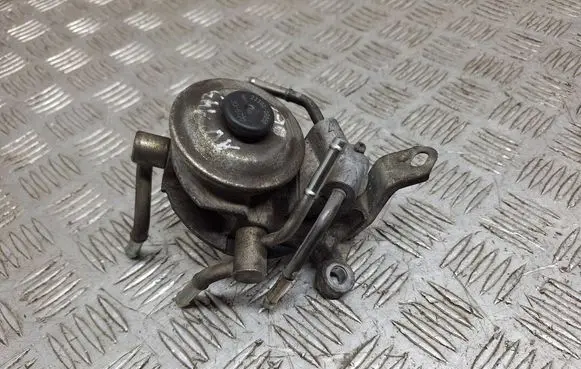 Toyota Avensis T270 Fuel filter bracket/mount holder 233800R051 233000R050 306720