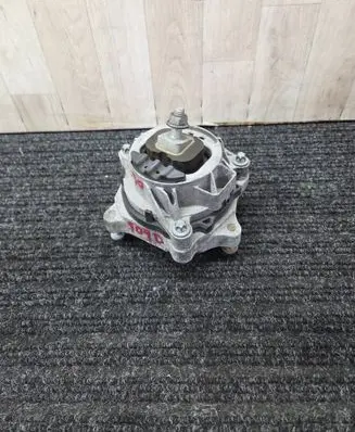 BMW 3 F30 F35 F31 Engine mount bracket 6865470
