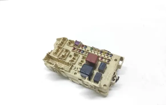 Toyota Avensis Verso Fuse module 8922144030