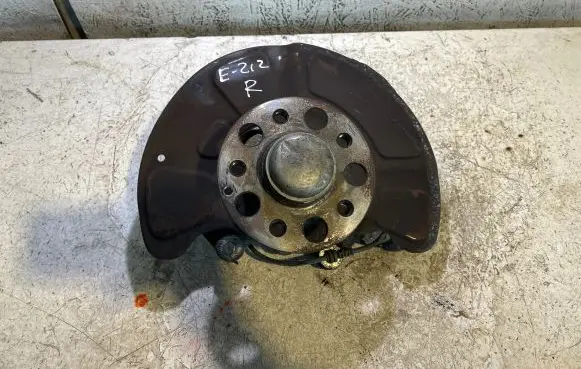 Mercedes-Benz E W212 Front wheel hub