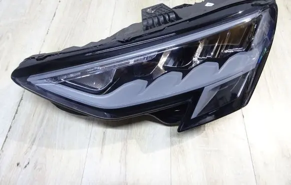 Audi A3 S3 8V Headlight/headlamp 8Y0941011