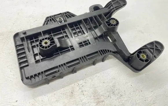 Volkswagen Touran I Battery tray 1K0915333B