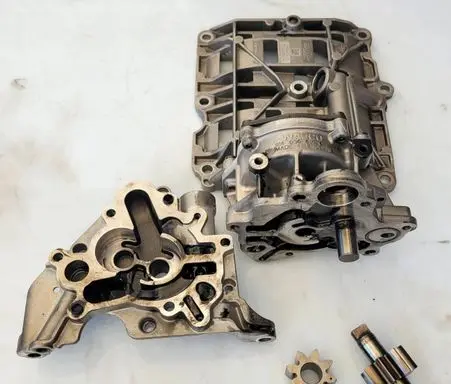 BMW 5 F10 F11 Oil pump 
